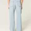 Jeans larghi e a vita bassa con lavaggio chiaro Jeans larghi e a vita bassa con lavaggio chiaro