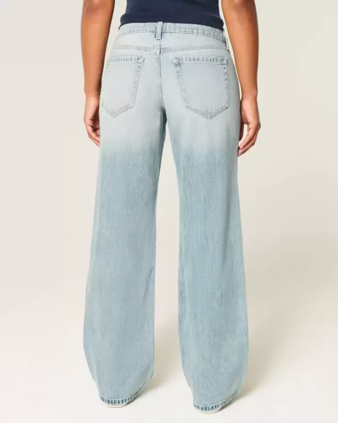 Jeans larghi e a vita bassa con lavaggio chiaro