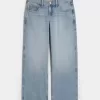 Jeans larghi e a vita bassa con lavaggio chiaro Jeans larghi e a vita bassa con lavaggio chiaro