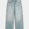 Jeans larghi e a vita bassa con lavaggio chiaro