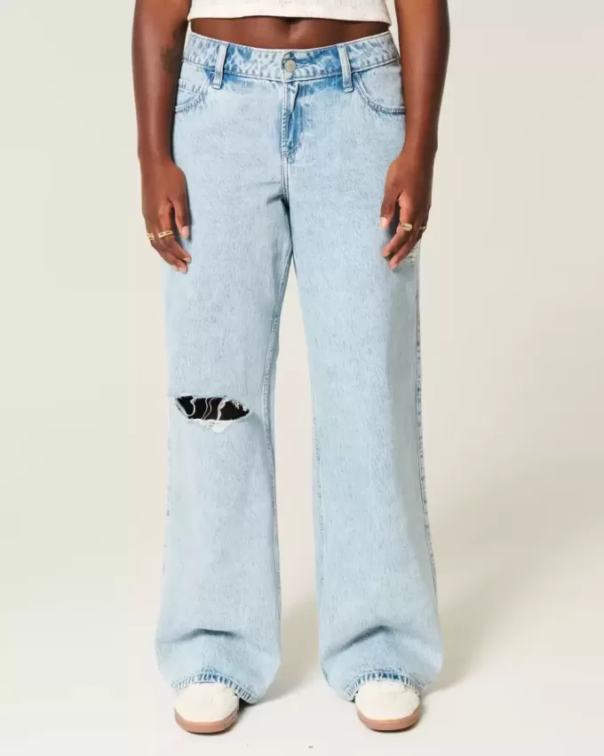 Jeans larghi e strappati a vita bassa con lavaggio chiaro