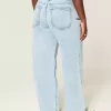 Jeans larghi e strappati a vita bassa con lavaggio chiaro