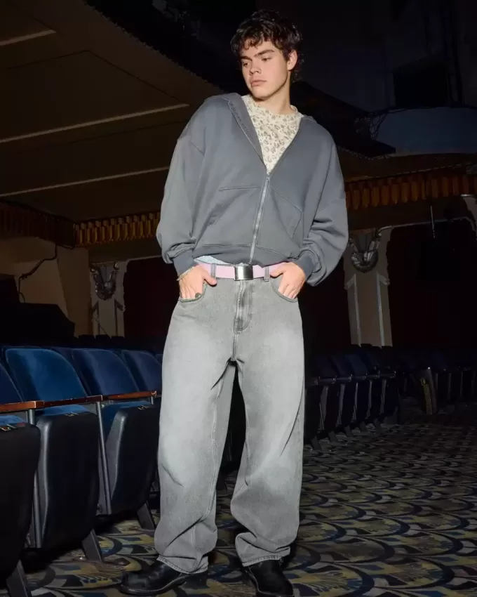 Jeans larghi grigi da skater