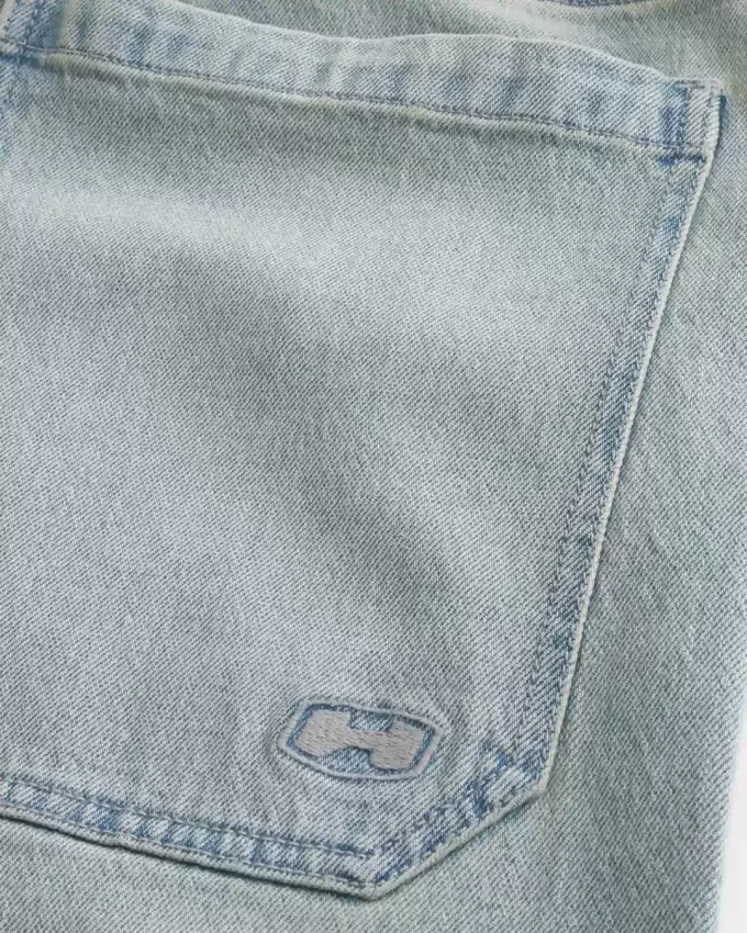 Jeans larghi skater a mezza lunghezza lavaggio chiaro