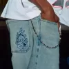 Jeans larghi skater con dadi ricamati e lavaggio chiaro
