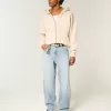 Jeans larghi skater con lavaggio chiaro ricamati