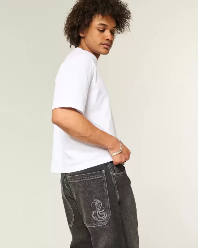 Jeans larghi skater con ricamo serpente nero lavato