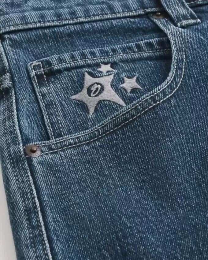 Jeans larghi skater con stampa a stelle e lavaggio medio