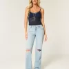 Jeans larghi strappati e lavaggio chiaro a vita bassa Jeans larghi strappati e lavaggio chiaro a vita bassa