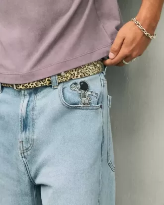 Jeans super larghi con grafica astronauta lavaggio chiaro