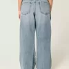 Jeans super larghi con lavaggio medio e vita bassa e strappi curvy