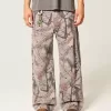 Jeans super larghi da pittore mimetici