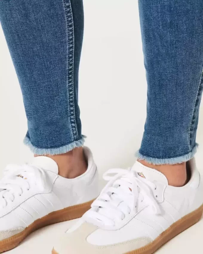 Jeans super skinny a vita alta con lavaggio medio e curve
