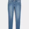 Jeans super skinny a vita bassa e lavaggio medio con effetto curvy