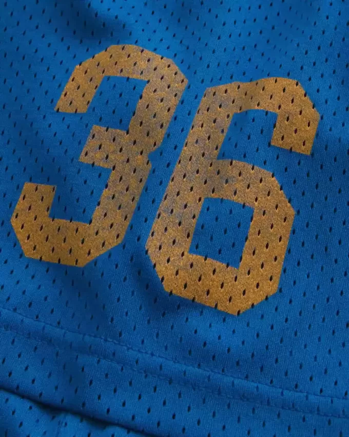 Maglia grafica North Valley in mesh aderente e squadrata