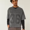 Maglietta da football con grafica Varsity, modello Baggy Crop e pesante Maglietta da football con grafica Varsity, modello Baggy Crop e pesante