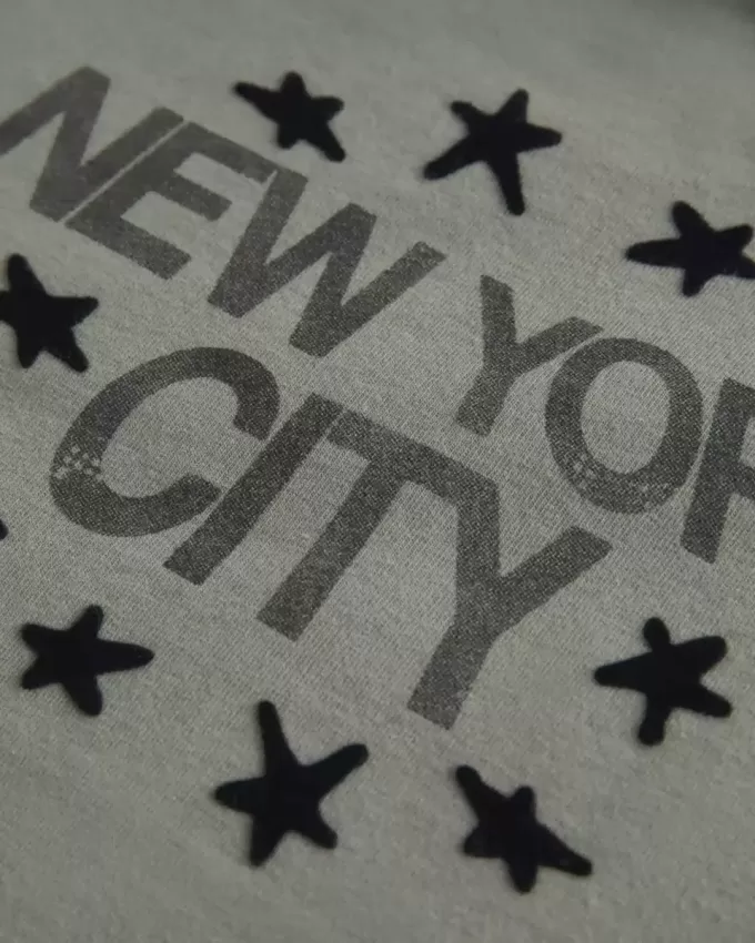 Maglietta grafica New York City con spalle scoperte e stampa intrecciata Maglietta grafica New York City con spalle scoperte e stampa intrecciata