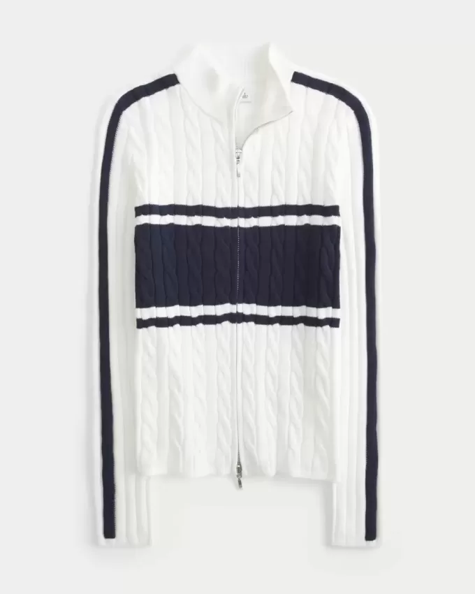 Maglione a collo alto con cerniera e lavorazione a trecce Maglione a collo alto con cerniera e lavorazione a trecce