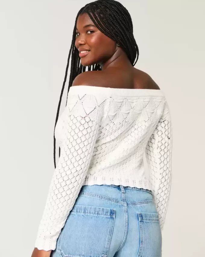 Maglione a spalle scoperte in stile uncinetto Maglione a spalle scoperte in stile uncinetto