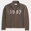 Maglione con cerniera e grafica numerica rilassata