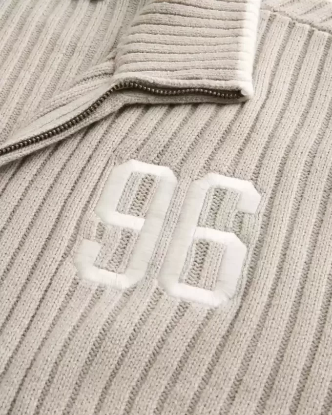 Maglione con cerniera e grafica numerica rilassata