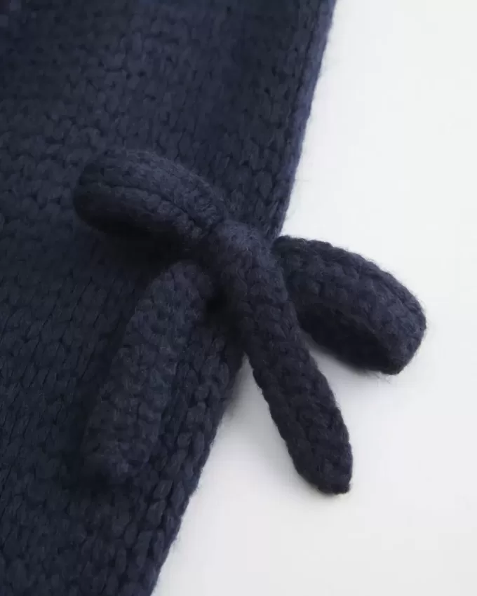 Maglione con fiocco applicato a spalle scoperte Maglione con fiocco applicato a spalle scoperte