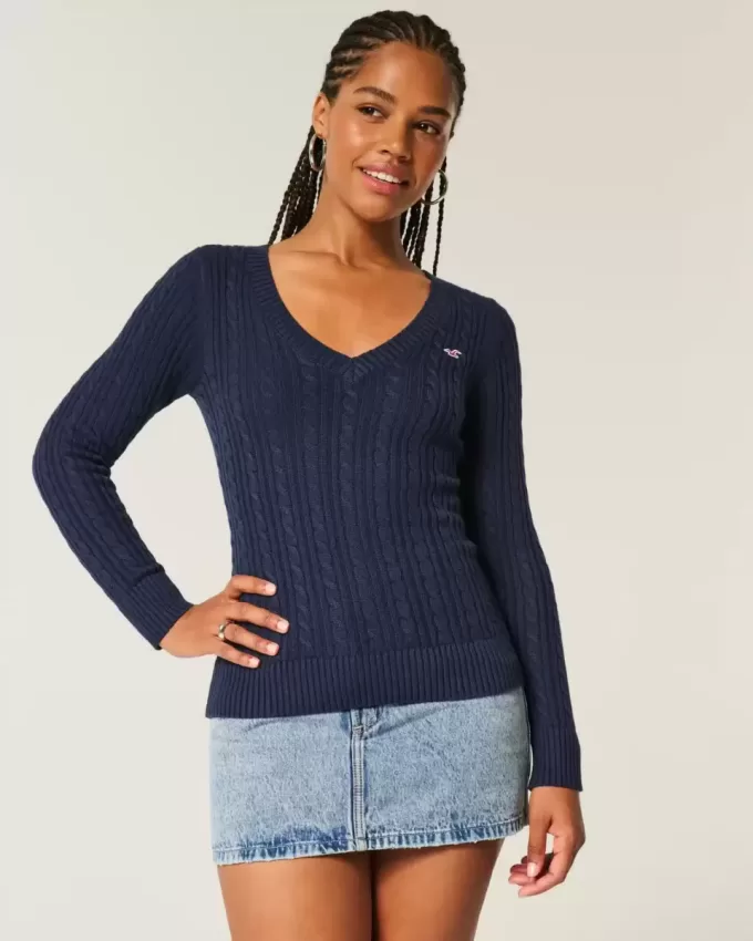 Maglione con scollo a V e lavorazione a trecce