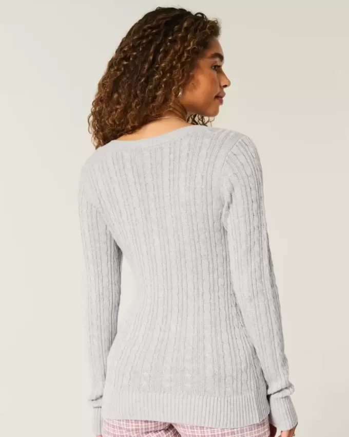 Maglione con scollo a V e lavorazione a trecce