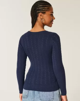 Maglione con scollo a V e lavorazione a trecce