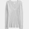 Maglione con scollo a V e lavorazione a trecce