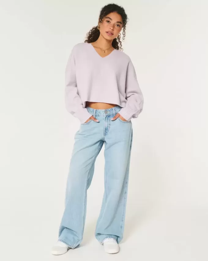 Maglione Hollister Comfy Cloud Boxy con scollo a V Maglione Hollister Comfy Cloud Boxy con scollo a V