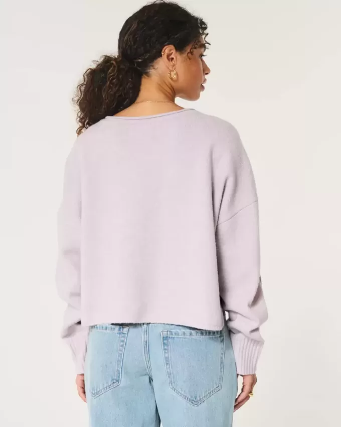 Maglione Hollister Comfy Cloud Boxy con scollo a V Maglione Hollister Comfy Cloud Boxy con scollo a V