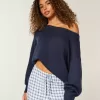 Maglione largo con spalle scoperte