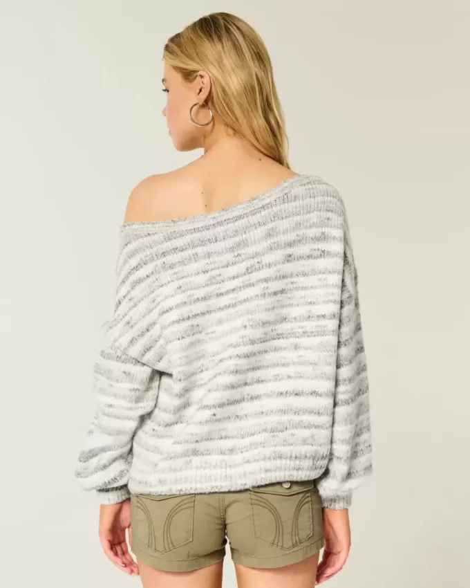 Maglione largo con spalle scoperte