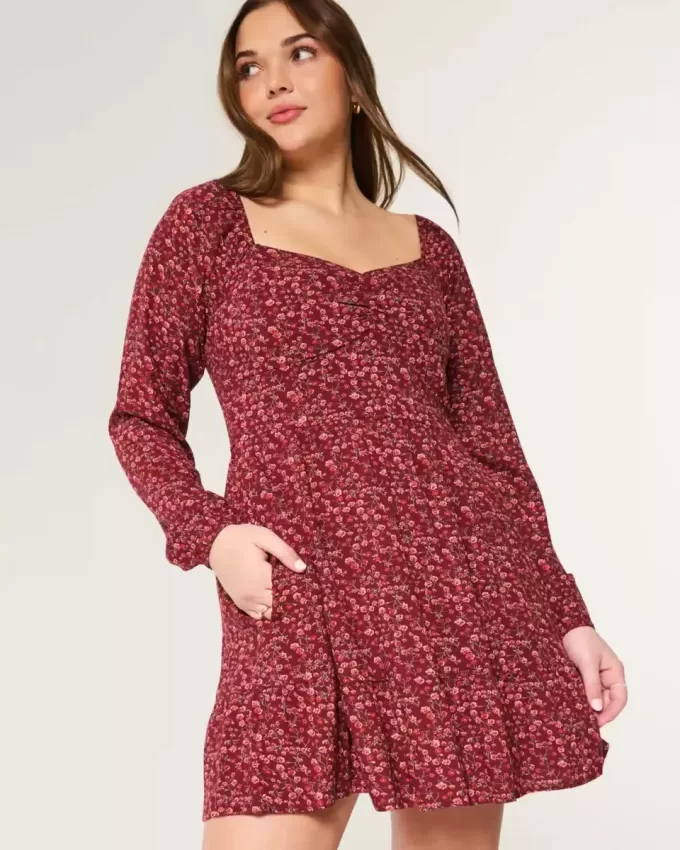 Mini abito a maniche lunghe con scollo a V