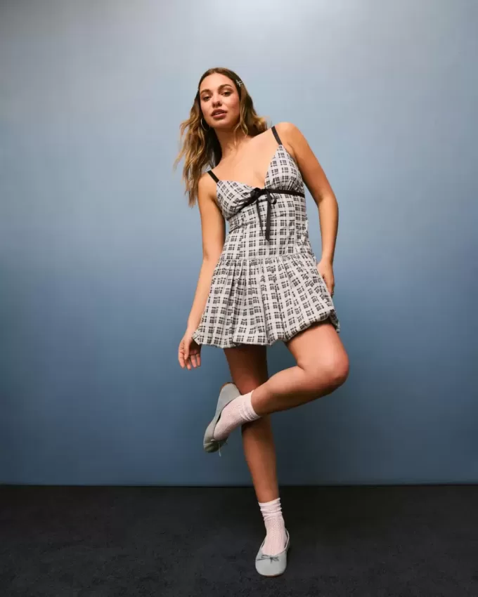 Mini abito a palloncino con scollo a V