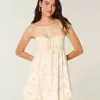 Mini abito babydoll senza spalline con volant
