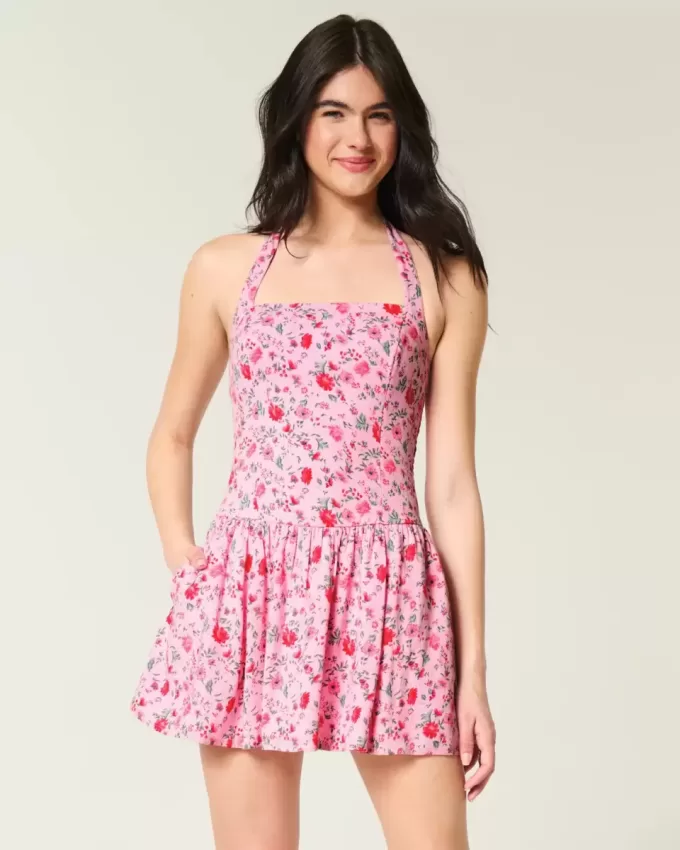 Mini abito con scollo all’americana e vita bassa