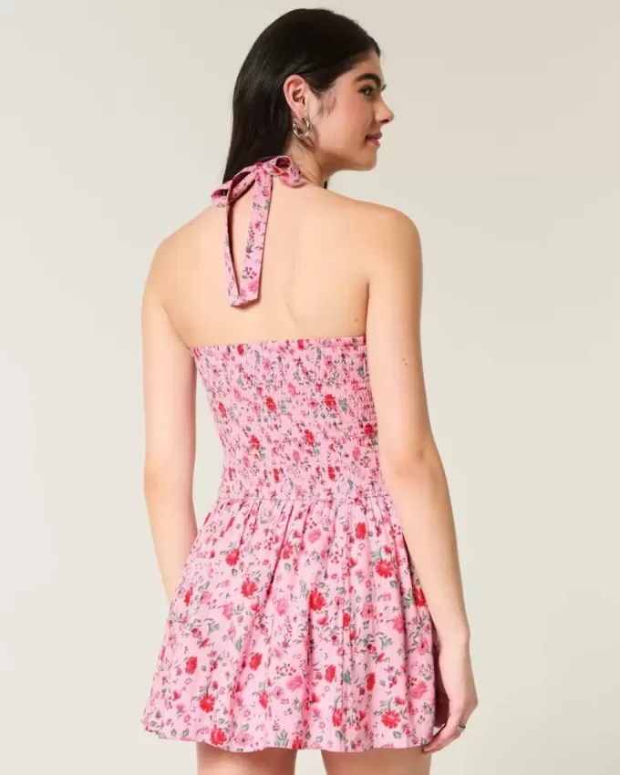 Mini abito con scollo all’americana e vita bassa