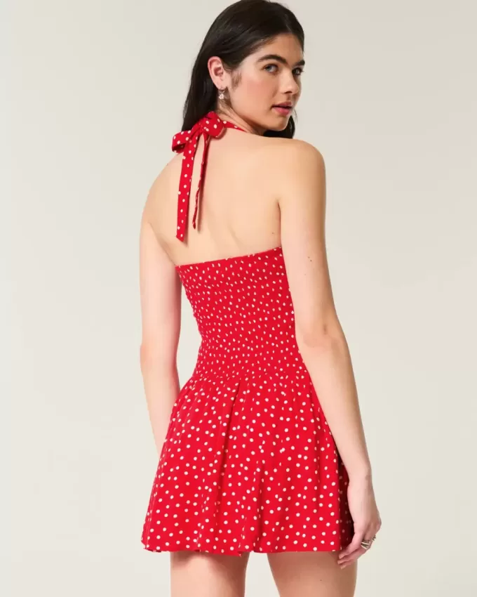 Mini abito con scollo all’americana e vita bassa