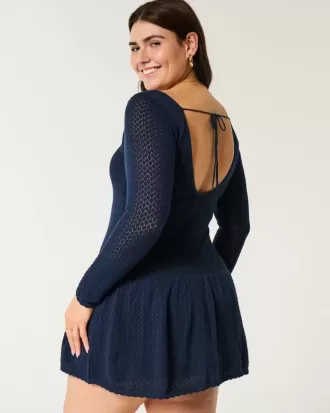 Mini abito skater all’uncinetto con maniche lunghe e vita bassa