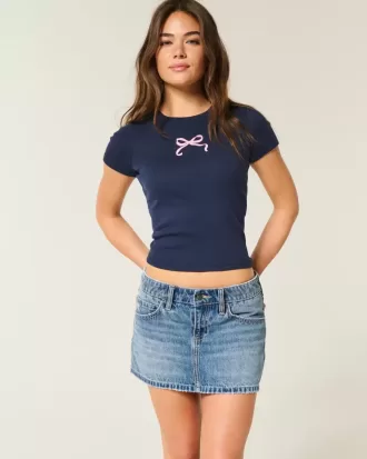 Mini gonna-pantalone in denim a vita bassa con fiocco ricamato