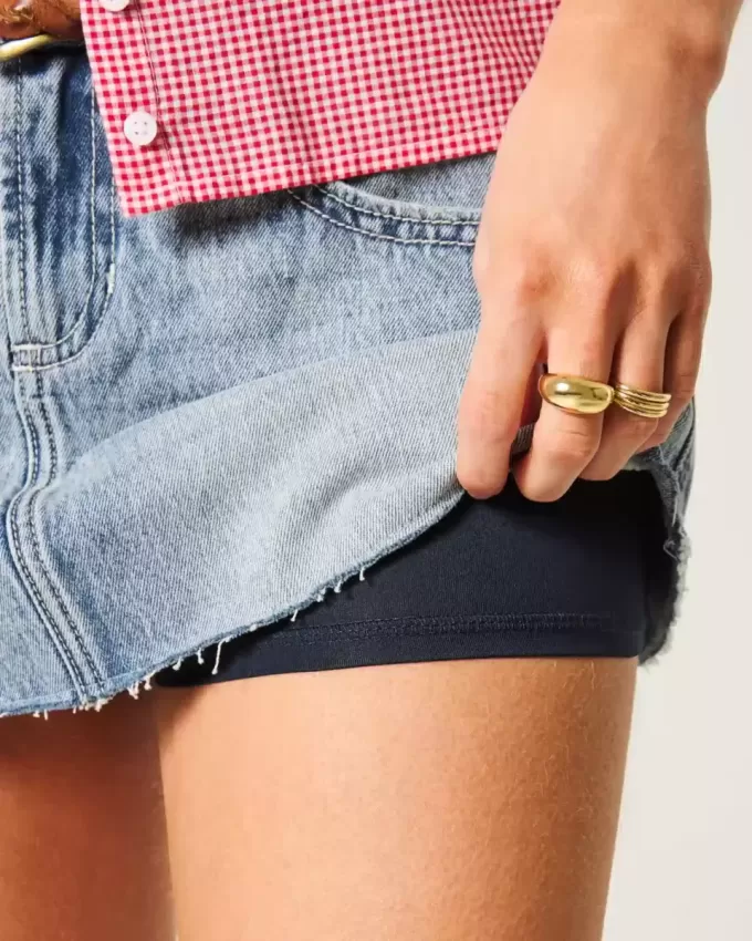 Mini gonna-pantalone in denim a vita bassa con stelle ricamate