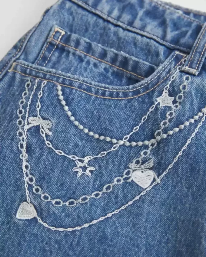 Mini gonna-pantalone in denim con catena ricamata lavaggio medio