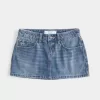 Mini gonna-pantalone in denim con fiocco ricamato a vita bassa e sinuosa