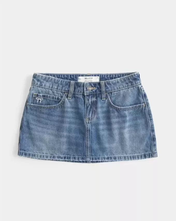 Mini gonna-pantalone in denim con fiocco ricamato a vita bassa e sinuosa