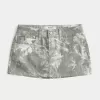 Mini gonna-pantalone in denim mimetico a vita bassa e sinuosa