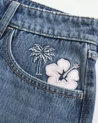 Mini gonna-pantalone in denim ricamato a vita bassa