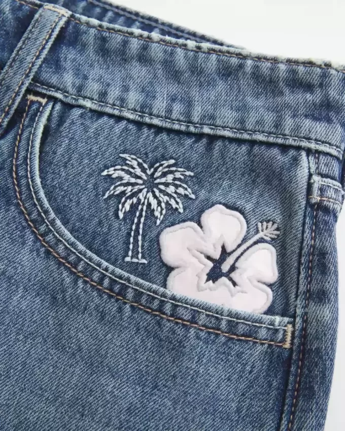 Mini gonna-pantalone in denim ricamato a vita bassa