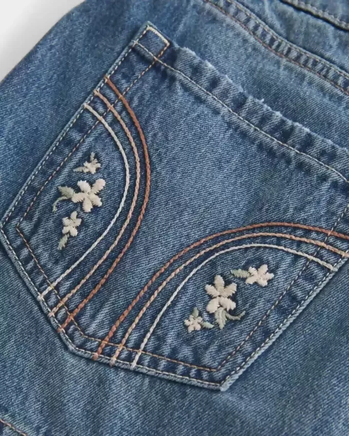 Mini gonna-pantalone in denim ricamato a vita bassa
